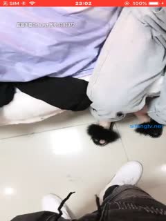 美女露逼给男生操的视频